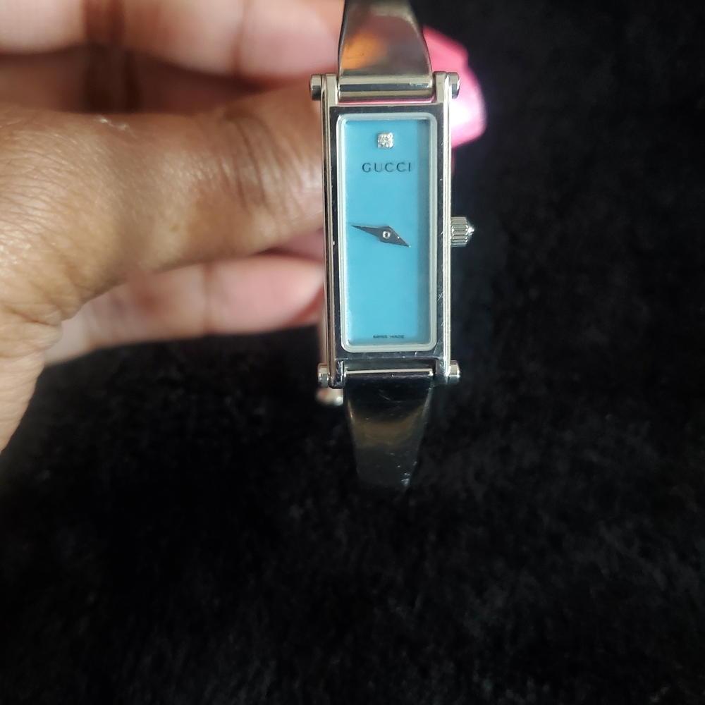 Gucci 1500L Women’s Bangle Watch – Diamond at 12, Blue Mother of Pearl Dial